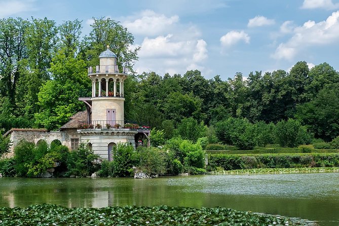 Château of Versailles and Marie Antoinette's Petit Trianon Private Tour - Meeting at the equestrian statue of Louis XIV