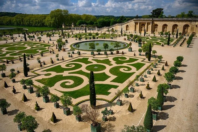 Château of Versailles and Marie Antoinette's Petit Trianon Private Tour - The Queen’s Hamlet and the practical cost of distance