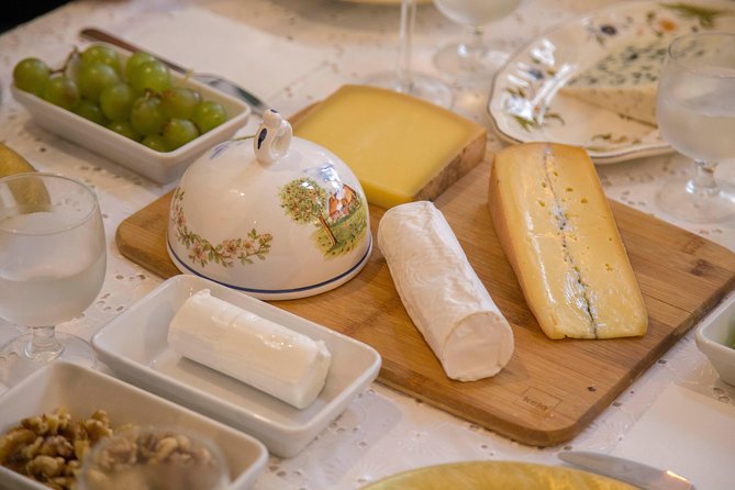 Cheese and Wine Tasting in the Latin Quarter with Chef Alex - Six French cheeses, from gentle to pungent