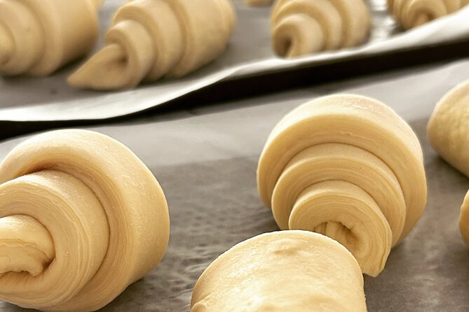 Croissants and pains au chocolat with a pastry chef in Paris - Key points at a glance