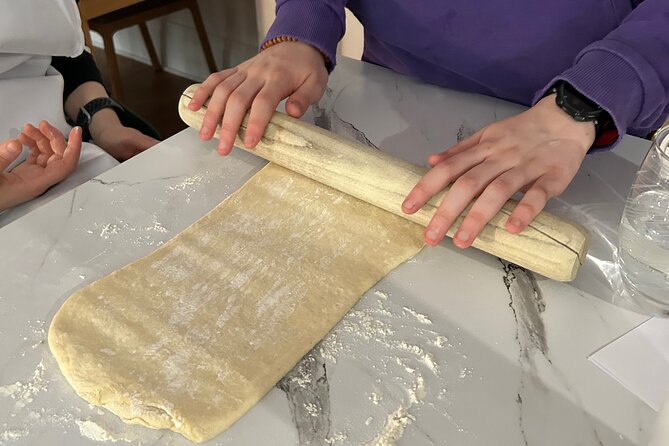 Croissants and pains au chocolat with a pastry chef in Paris - Meeting chef Joannie in her Paris kitchen