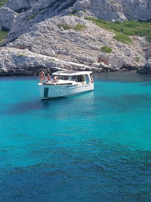 Cruise, Coffee and Swimming in the Calanques of Frioul - What the small boats mean for comfort