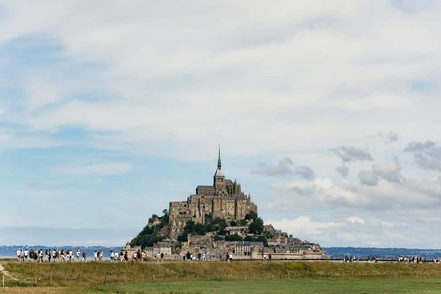 Day Trip to Mont-Saint-Michel from Paris - Lunch, crepes, and your limited free time
