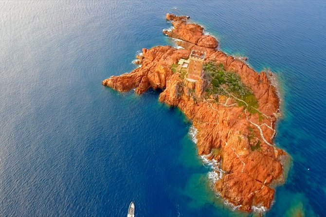 Departure from Fréjus: Estérel, Calanques and red rocks - What makes this Esterel boat trip worth considering
