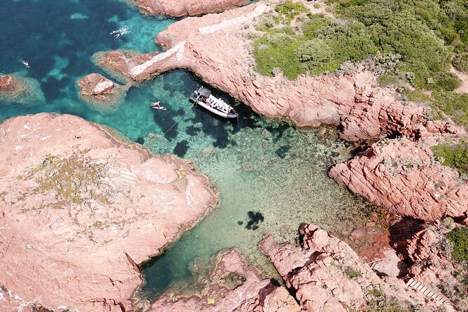 Departure from Saint-Raphaël - The creeks of Estérel - The swim and snorkel stop