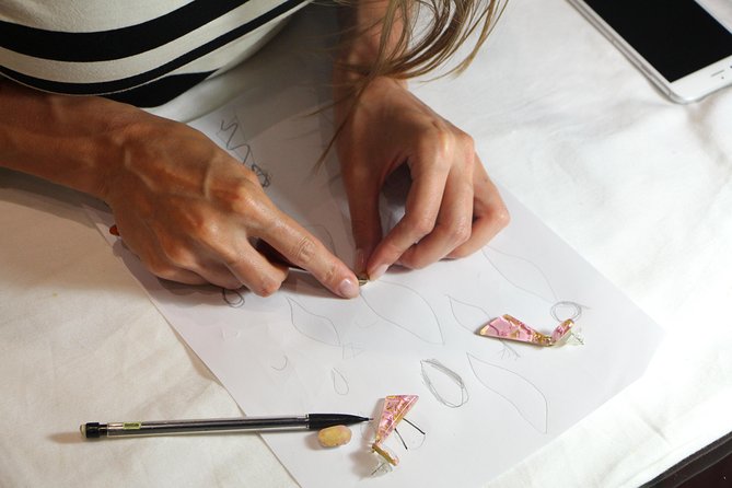 Design Luxury and Personalized Jewelry in Paris le Marais - A jewelry workshop with a dinner-party feel