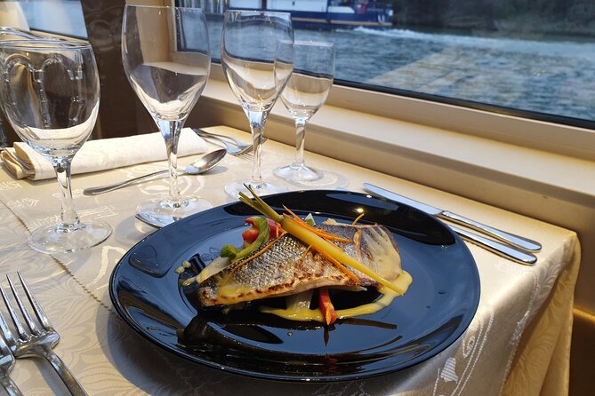 Dinner Cruise Prestige Check-out from the Eiffel Tower - What arrives on the plate