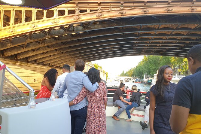 Dinner Cruise Prestige Check-out from the Eiffel Tower - The Louvre, Notre-Dame, and the Docks