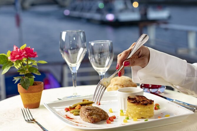 Dinner Cruise Prestige Check-out from the Eiffel Tower - Who will get the most from this cruise