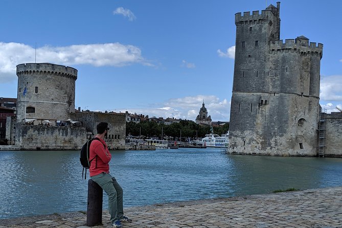 Discover La Rochelle: Discovery Walking Tour of La Rochelle - Walls, parks, boutiques, and a bohemian quarter