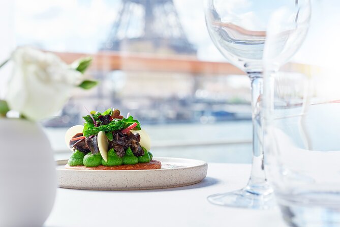 Early evening Dinner Cruise with drinks by Bateaux Parisiens - The early dinner timing is the real selling point
