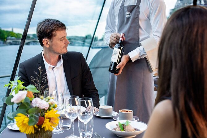 Early evening Dinner Cruise with drinks by Bateaux Parisiens - What arrives at your private table