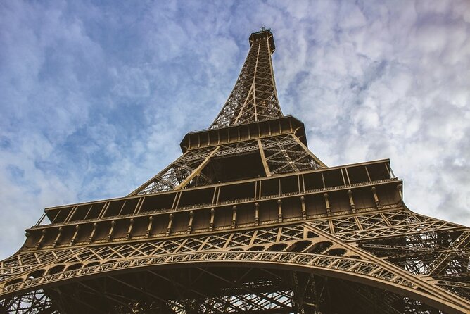 Eiffel Tower Access to 2nd Floor & Summit with Host by Lift - Reaching the summit by elevator