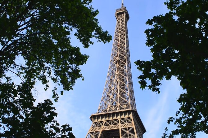 Eiffel Tower Climbing Tour with Summit Access - What the guides add to the climb