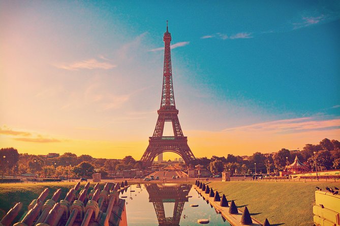 Eiffel Tower Dedicated Reserved Access Top or 2nd floor by lift - Guide quality and the human factor