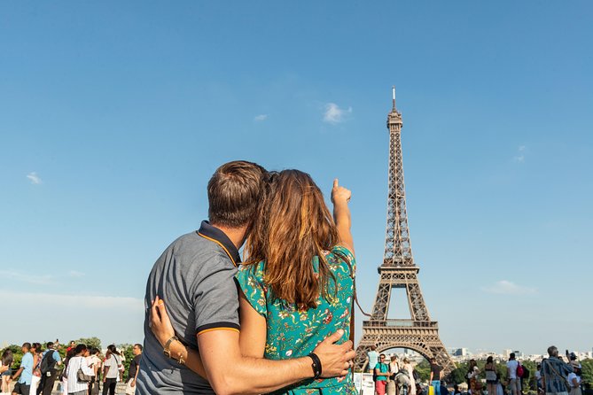 Eiffel Tower Dinner Experience and Sightseeing Seine River Cruise - What the evening is really selling