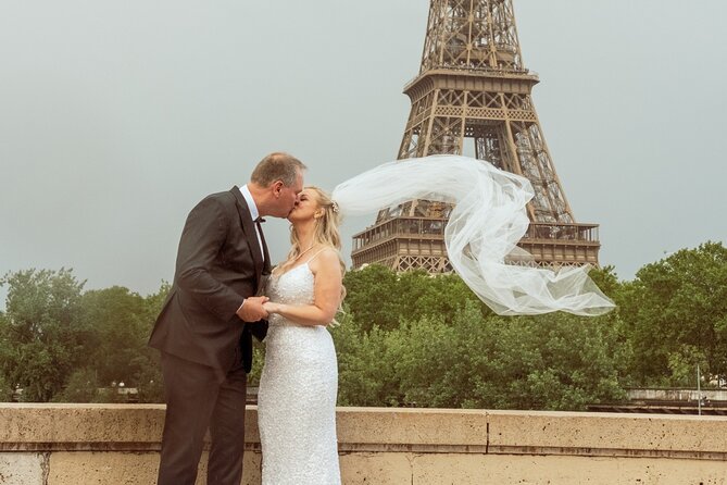 Eiffel Tower Photoshoot - How George handles posing and group photos