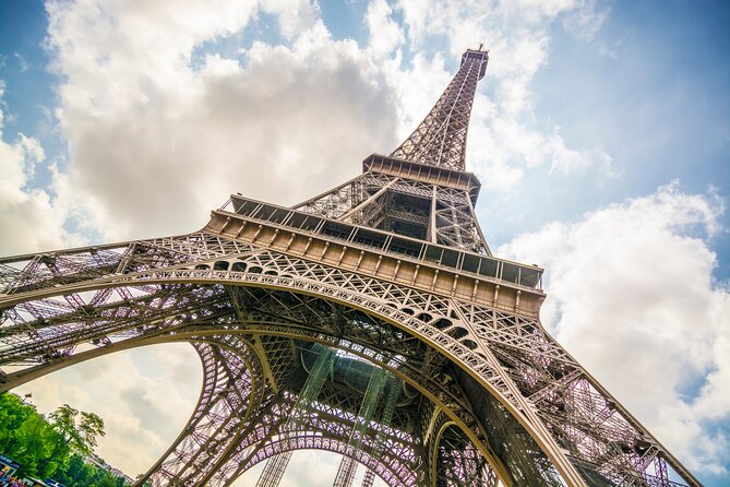 Eiffel Tower Reserved Access Summit or 2nd Floor Guided by Lift - Meeting-point advice that can save your morning