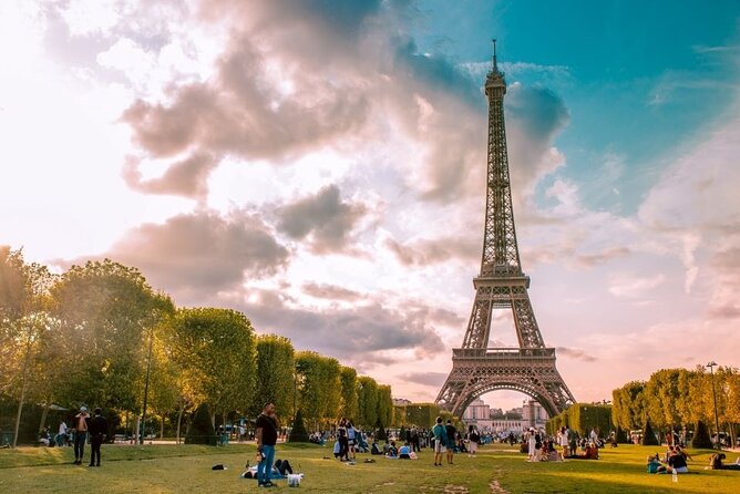 Eiffel Tower Second or Summit Floor Access by Elevator with Views - A short presentation, not a full history tour