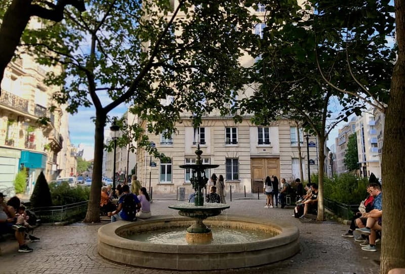 Emily inspired walking tour - Starting with the Louvre and the 1st arrondissement