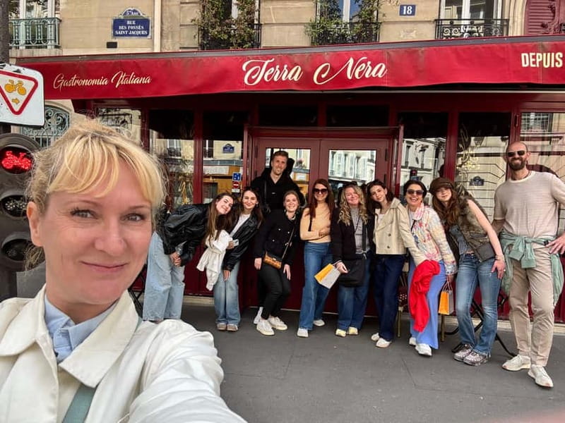 Emily inspired walking tour - Meeting under the unusual Metro entrance