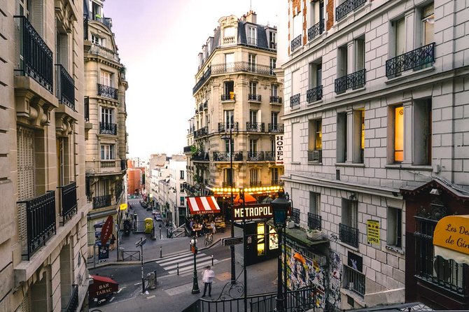 Escape game in Montmartre - Place du Tertre and the famous Montmartre image