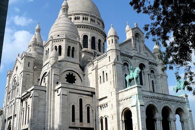 Escape game in Montmartre - Dalida, La Maison Rose, and the neighborhood’s personality