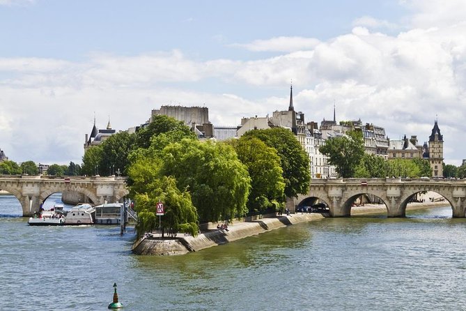 Escape game on the Île de la Cité - The Hotel-Dieu courtyard and a quieter look at the island