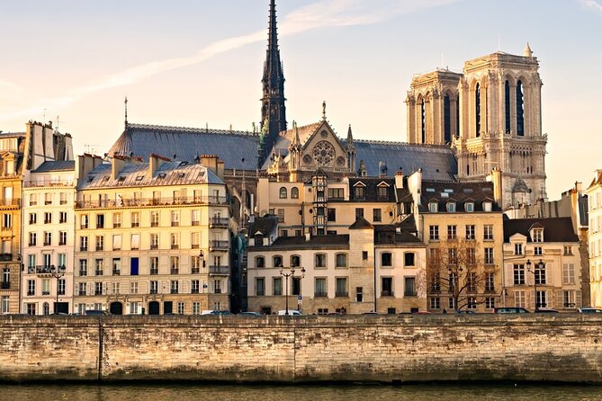 Escape game on the Île de la Cité - Place Dauphine and the island’s royal order