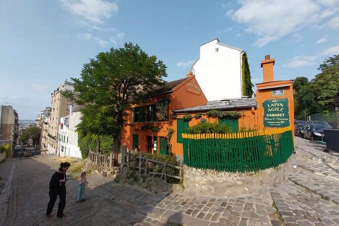 ESSENTIAL MONTMARTRE Walking Tour: the essential highlights+MORE! - Vineyards, windmills, and the old village feel