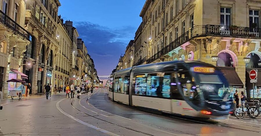 Exclusive! Bordeaux: Nighttime Highlights Walking Tour - Saïd’s guiding style and the value of a small group