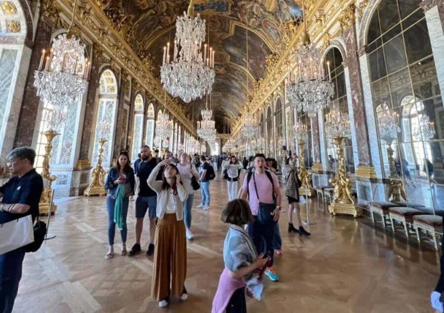 Excursion from Paris to Versailles Palace by Tootbus - The one-hour coach ride to Versailles