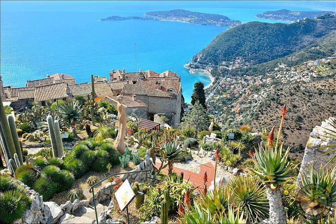 Excursion partagée Eze, Monaco & Monte Carlo from Nice - The coastal view near Villefranche-sur-Mer