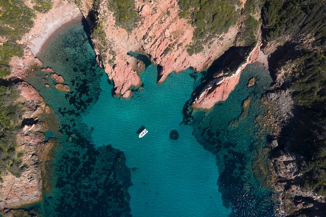 excursion Scandola- Girolata - Calanques de piana- Capo rosso - Scandola, where volcanic cliffs meet clear water