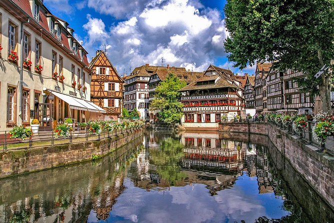 Explore Strasbourg in 60 minutes with a Local - Group size, pace, and comfort