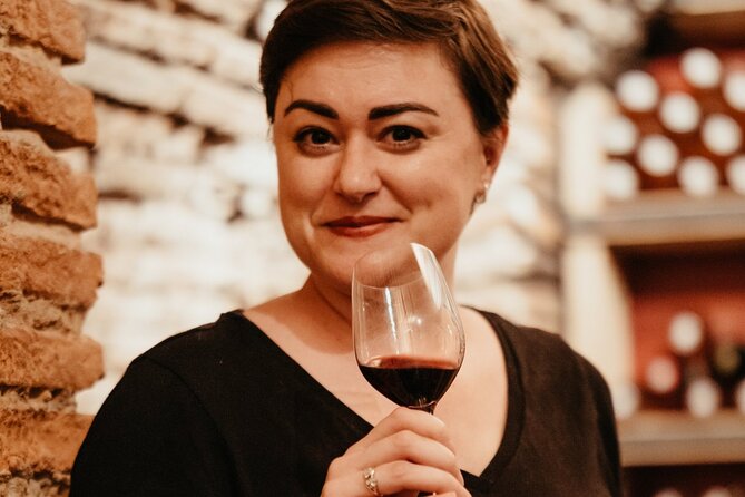 Explore Toulouse Wine Bars with a Local Wine Expert - Jessica’s teaching style and the small-group benefit