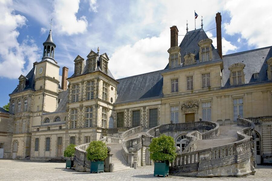 Fontainebleau & Vaux-le-Vicomte Châteaux Day Tour from Paris - Fontainebleau gardens and the lunch question