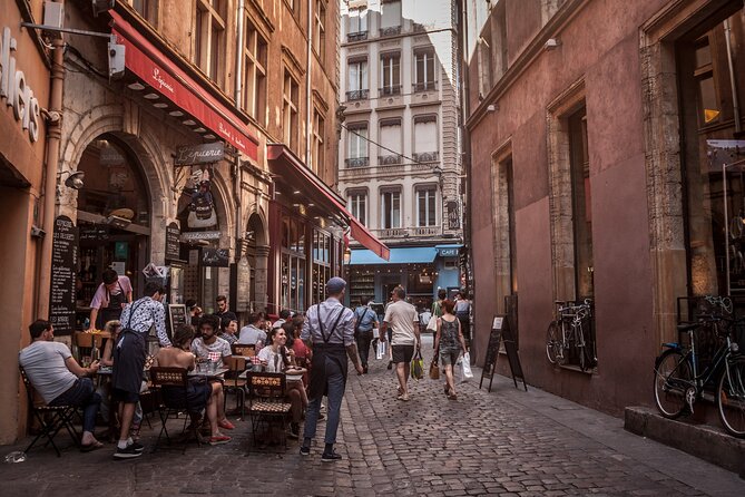 Food Tour in Lyon – A Full Taste of France by Do Eat Better - Stop four: praluline at a historic bakery