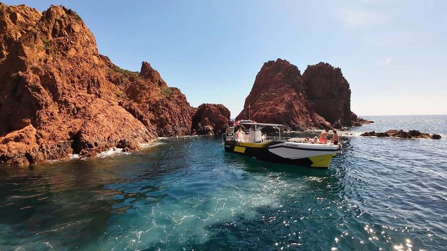 Fréjus: Sea and Creeks Boat Tour with Snorkeling and Drinks - Why the Estérel coast looks different from the Riviera
