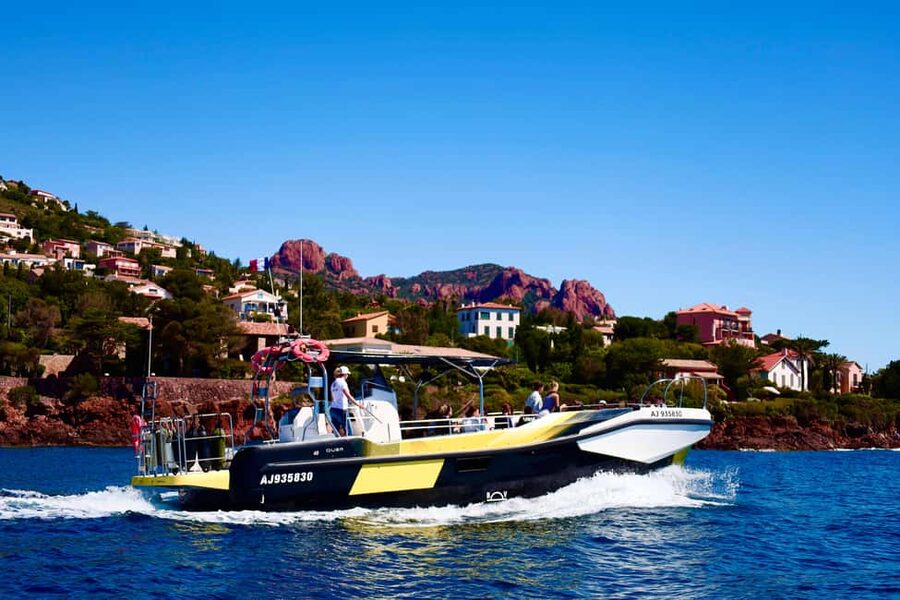 Fréjus: Sea and Creeks Boat Tour with Snorkeling and Drinks - The snorkeling stop and time in the water