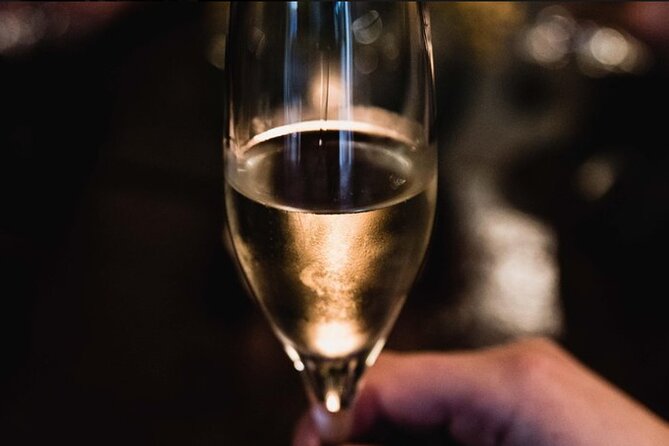 French Wine and Champagne Tasting in Paris - Six French wines, from Champagne to red wine