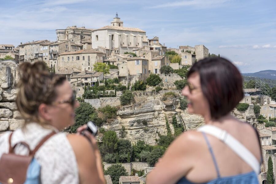 From Aix-en-Provence: Luberon Hilltop Villages Half-Day Tour - Roussillon’s ochre streets