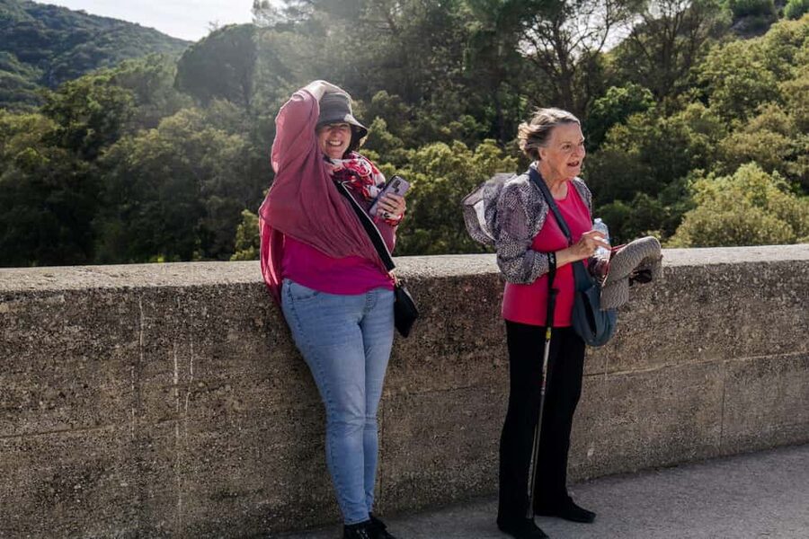 From Aix-en-Provence: Provence Region Tour with Wine Tasting - Two and a half hours inside Avignon