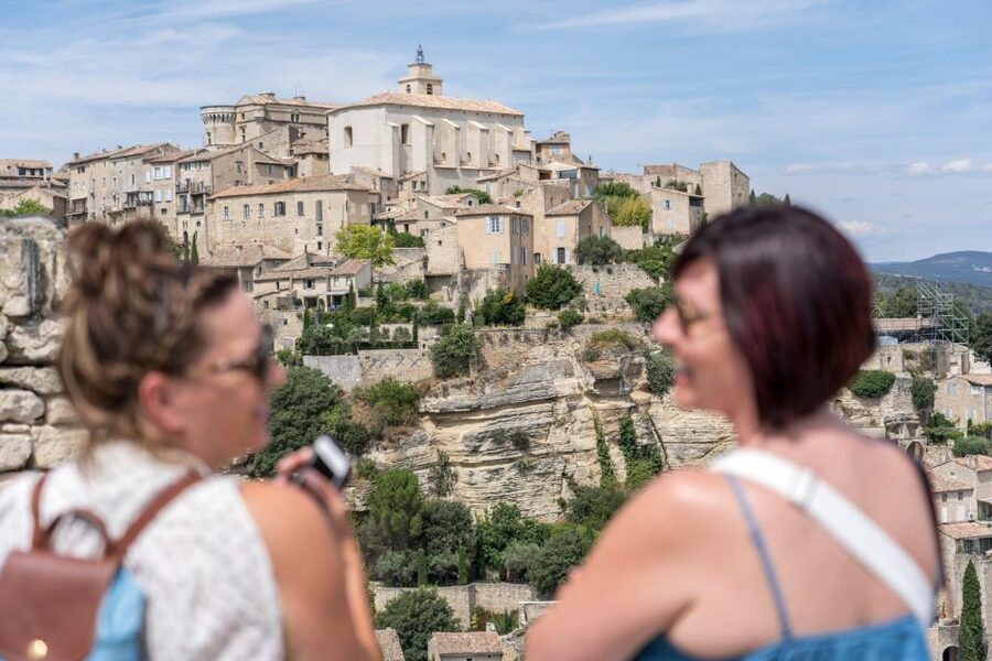 From Avignon: Villages in Luberon Half-Day Tour - Roussillon and its red-earth setting