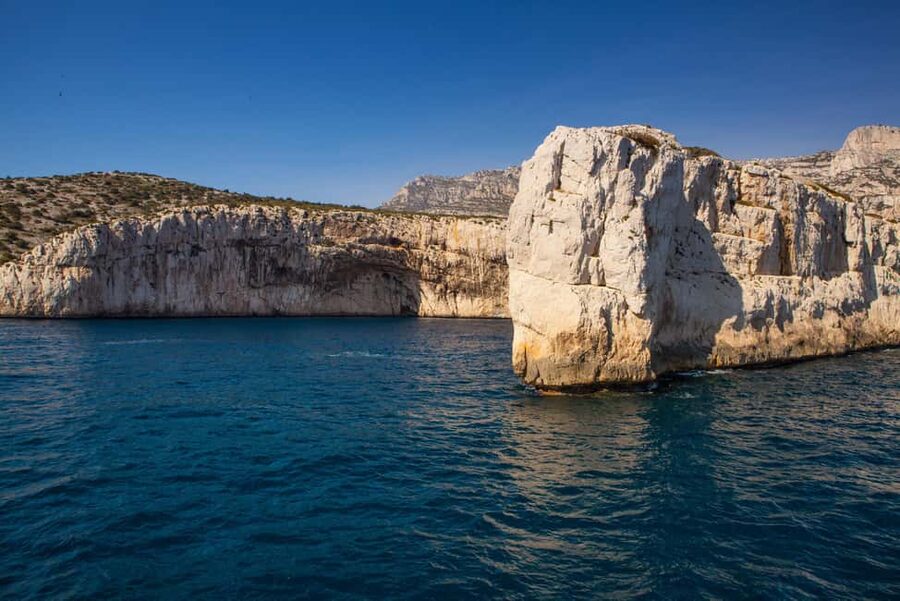 From Bandol: Visit the 13 calanques of Cassis & Marseille - Oule, Devenson, and St-Jean de Dieu