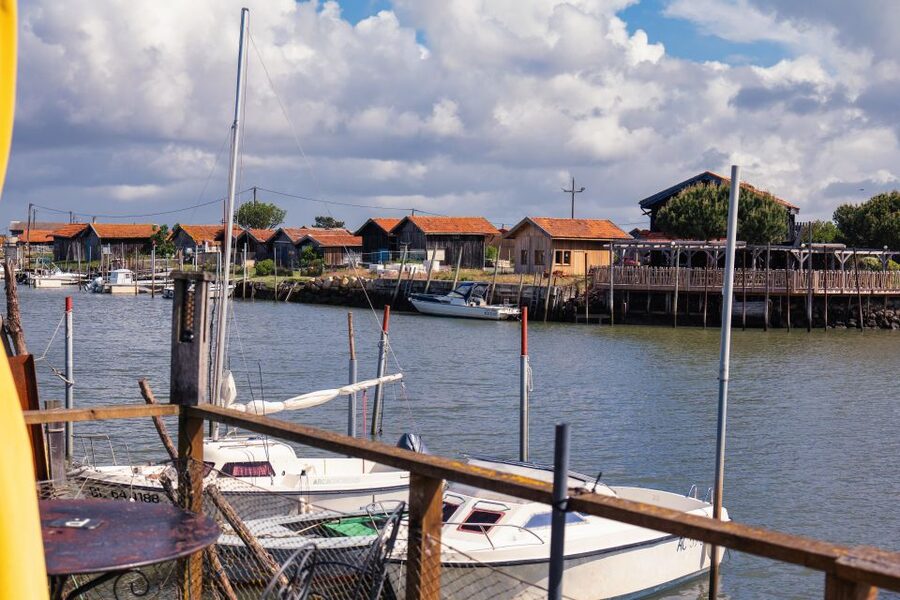 From Bordeaux: Arcachon Bay Full Day Tour and Oyster Lunch - Gujan-Mestras turns lunch into the second main event