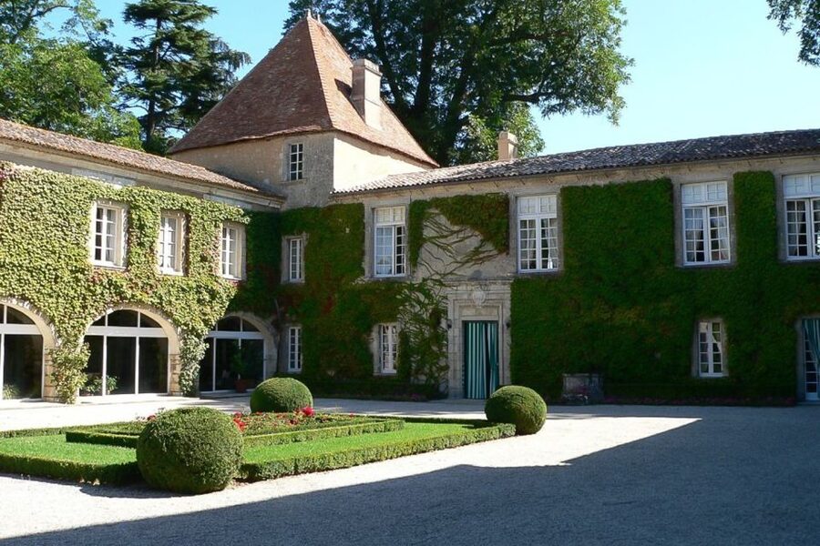 From Bordeaux: Full-Day Medoc Wine Tour - Leaving Bordeaux in a group of eight