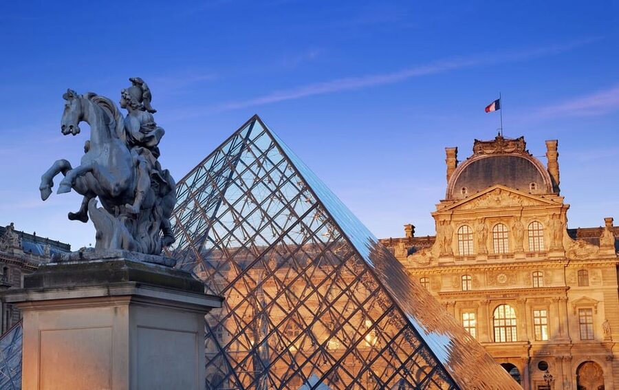From London: Paris Day Trip with Lunch on Eiffel Tower - Seeing Paris from the panoramic coach
