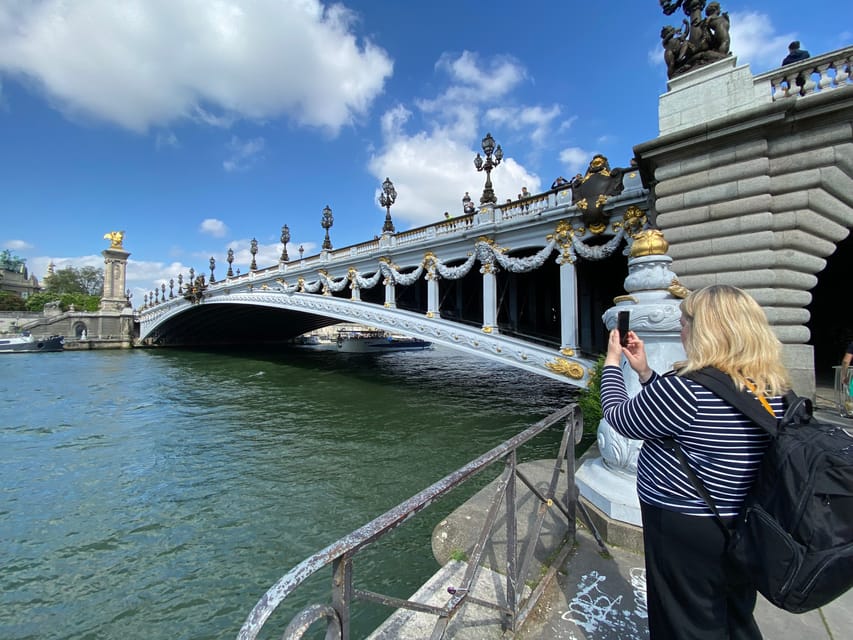 From London: Paris Day Trip with Lunch on Eiffel Tower - Cruising beneath Paris bridges on the Seine