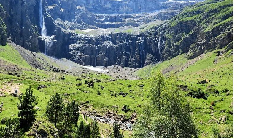 From Lourdes: Gavarnie and Pont d'Espagne Day Trip - How hard is the walking?
